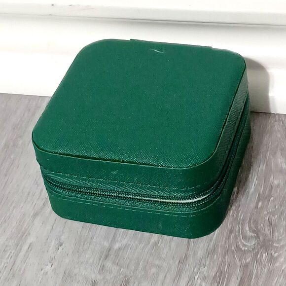 Source Unknown Jewelry - Faux Leather Emerald Green Travel Jewelry Box